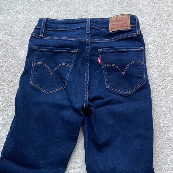 Dark Wash Levi Strauss 721 high rise skinny - Picture 4 of 4